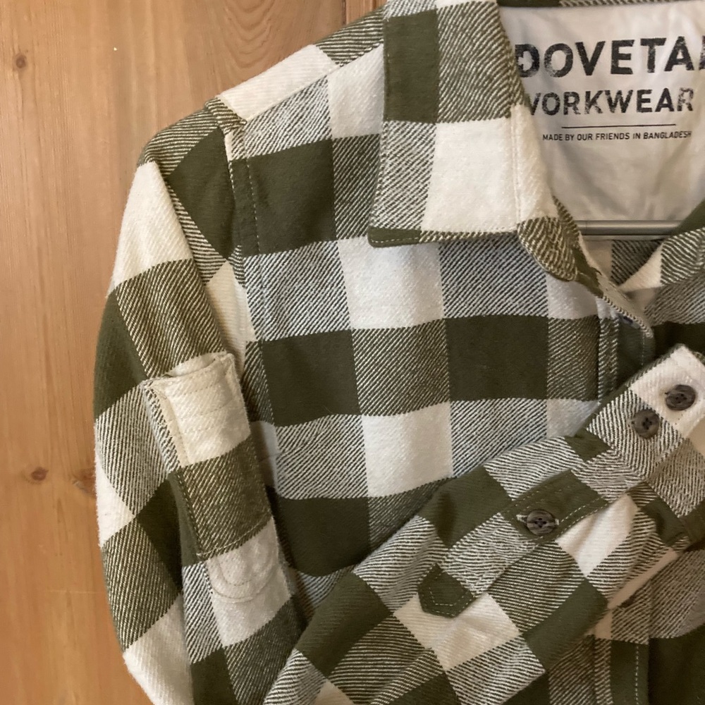 Like New Dovetail Flannel size Small
